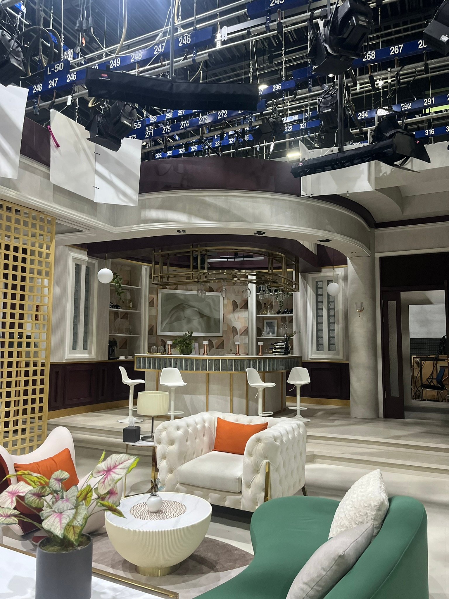 JOUR 12 – SÉOUL – JOURNÉE LIBRE AVEC NOS SUGGESTIONS OU PLATEAUX ET PAILLETTES : STUDIOS MBC
